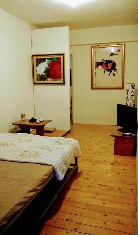 Museum Traveler'S Bnb Sanzhi Екстериор снимка