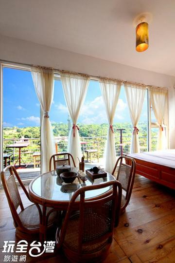 Museum Traveler'S Bnb Sanzhi Екстериор снимка