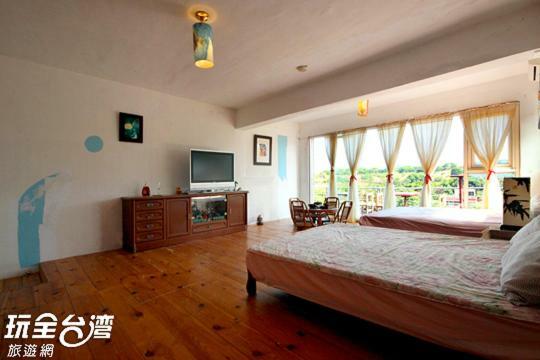 Museum Traveler'S Bnb Sanzhi Екстериор снимка