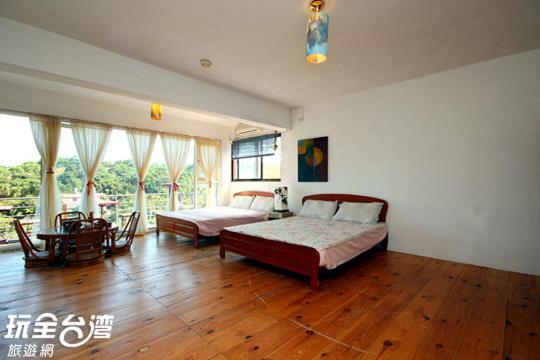 Museum Traveler'S Bnb Sanzhi Екстериор снимка