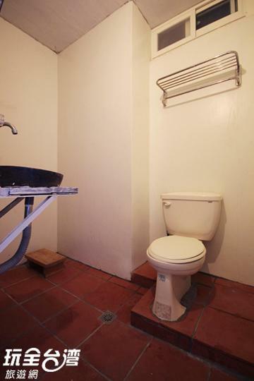 Museum Traveler'S Bnb Sanzhi Екстериор снимка